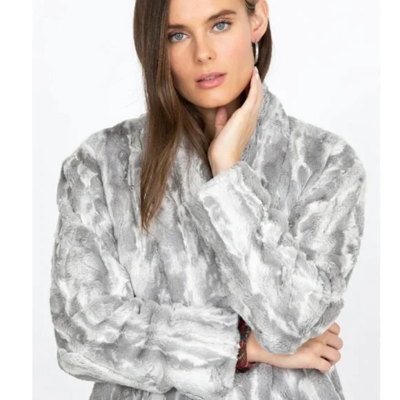 Do not buy/gone Stunning NWT xl Johnny was Cloud faux fur jacket size